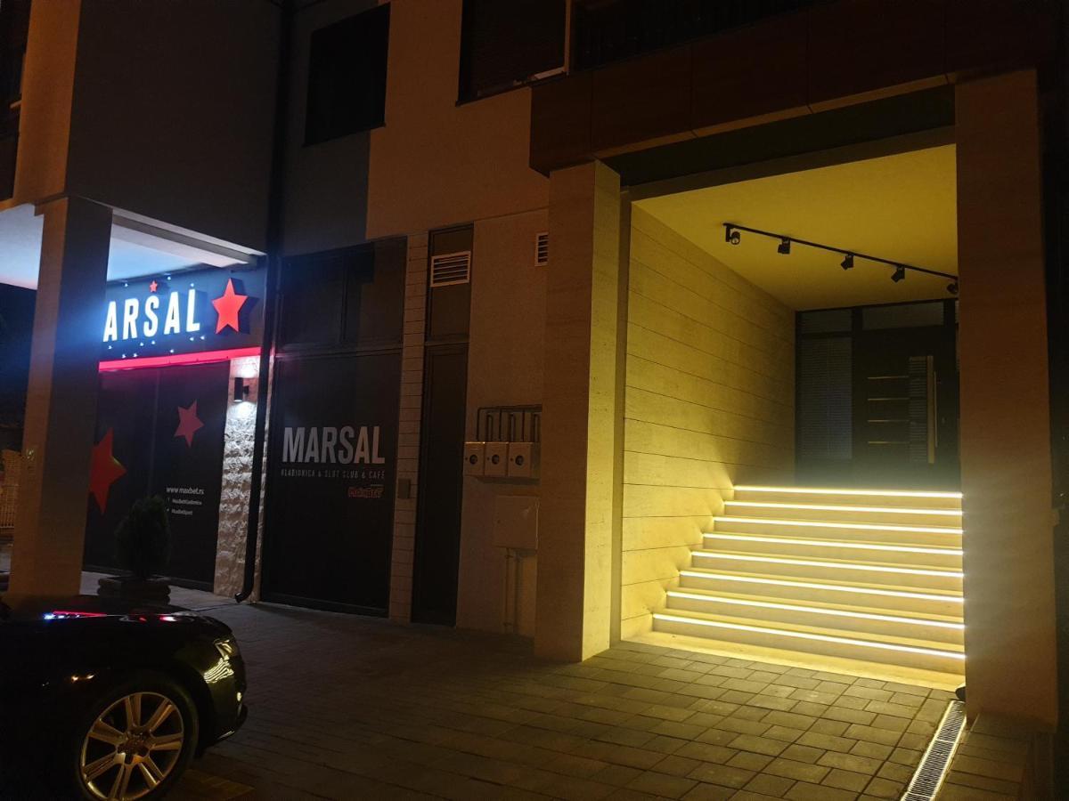 Lux Apartman 33 クラグイェヴァツ エクステリア 写真