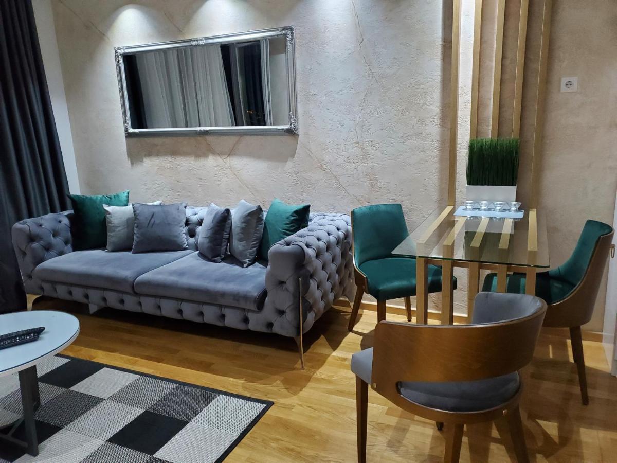Lux Apartman 33 クラグイェヴァツ エクステリア 写真